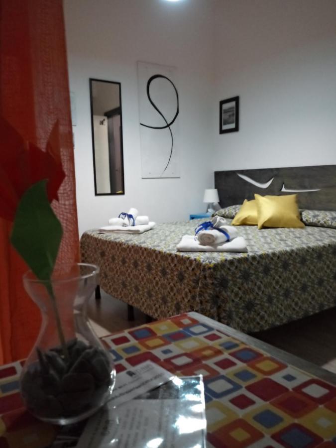 Idria B&B バルチェッローナ・ポッツォ・ディ・ゴット エクステリア 写真