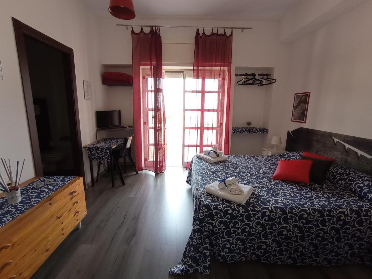 Idria B&B バルチェッローナ・ポッツォ・ディ・ゴット エクステリア 写真
